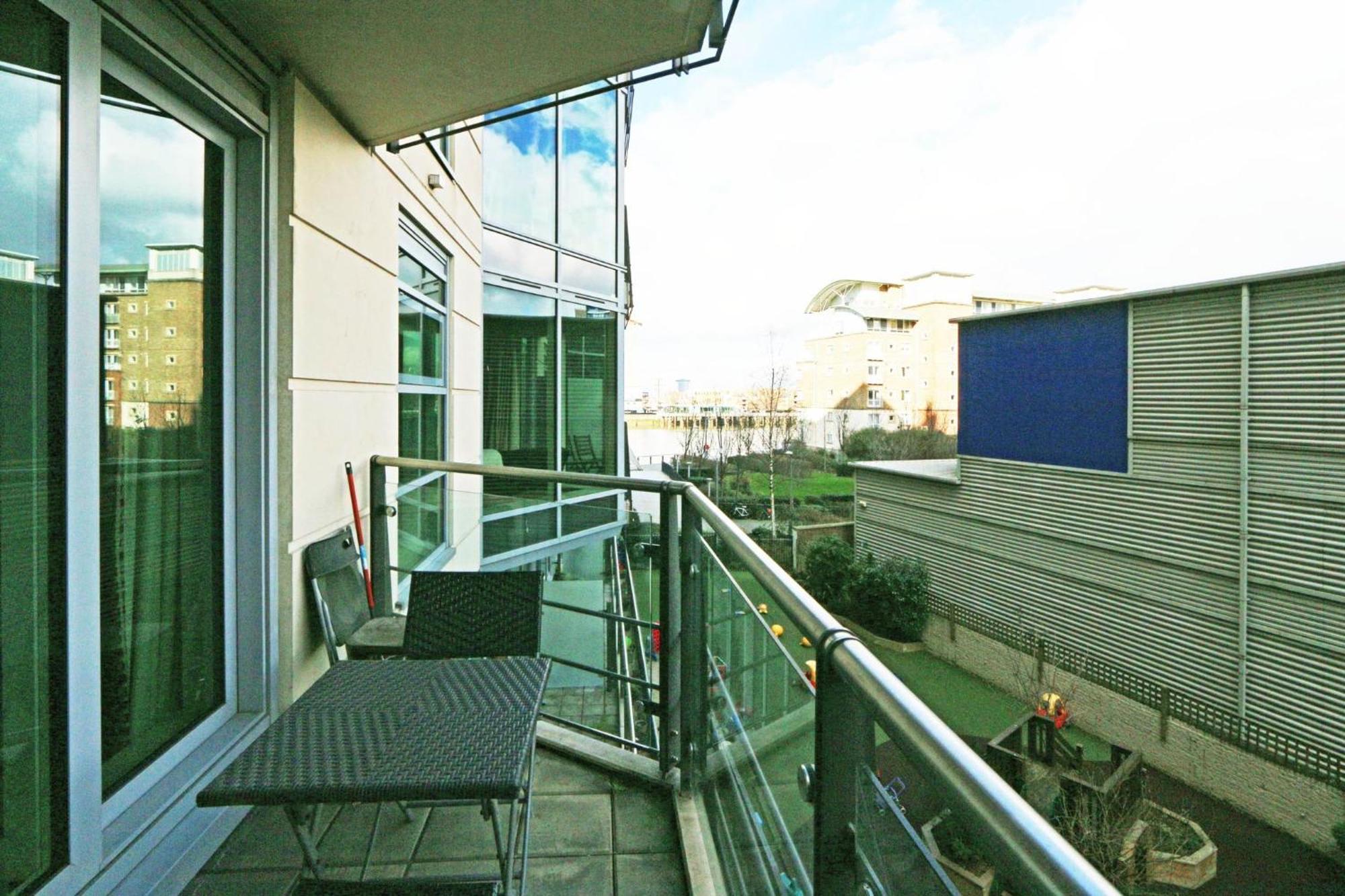 לונדון Riverside 1 Bed Apartment מראה חיצוני תמונה